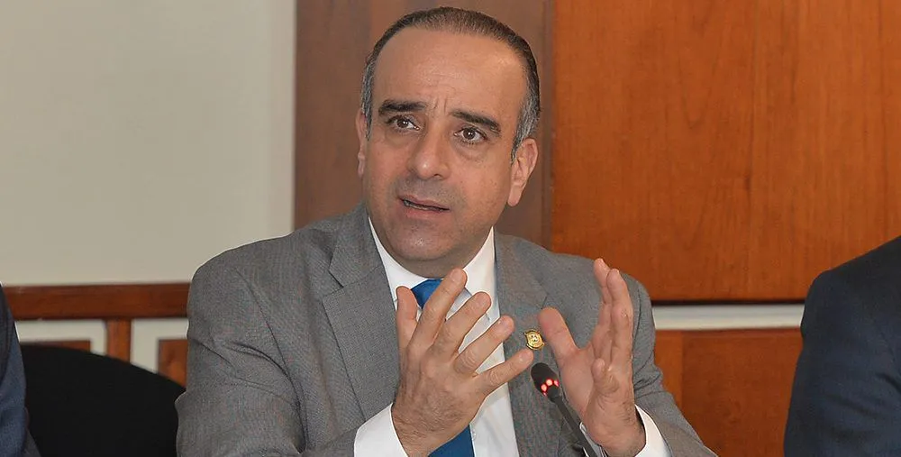 Exsenador Arístides Victoria Yeb renuncia del PLD
