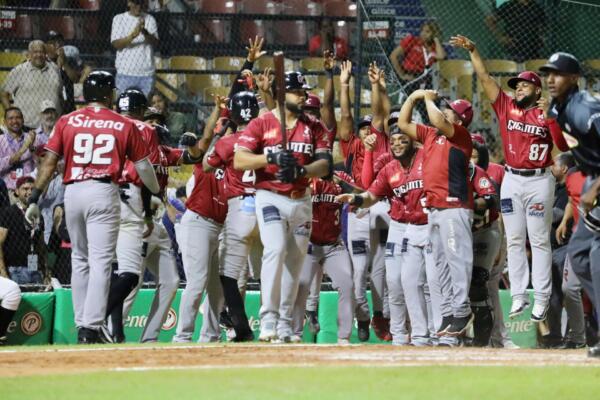 Con su cuarta derrota consecutiva, los Leones del Escogido caen a 2-4, mientras que los Gigantes se colocan con 4-2.