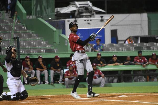 Gigantes empatan en primer lugar con triunfo sobre Estrellas