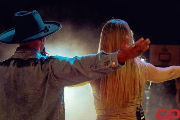 Gira universitaria: Nathalie Hazim y Gabriel Pagán ponen a bailar a UNAPEC