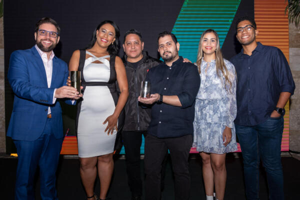 Ejecutivos del Grupo Viamar reciben los galardones. 
Foto: fuente externa