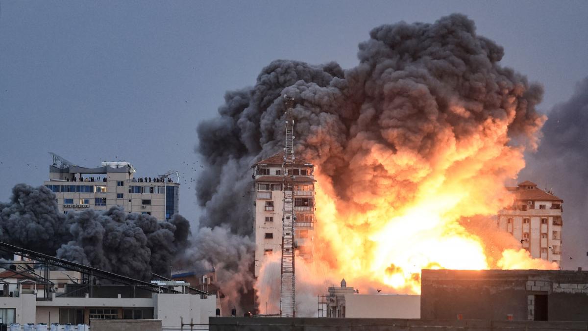 Israel corta totalmente el suministro de electricidad, alimentos y combustible a Gaza