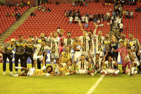Moca venció al Defence Force de visita en Trinidad y Tobago y así asegura la clasificación a las semifinales de la Copa del Caribe.