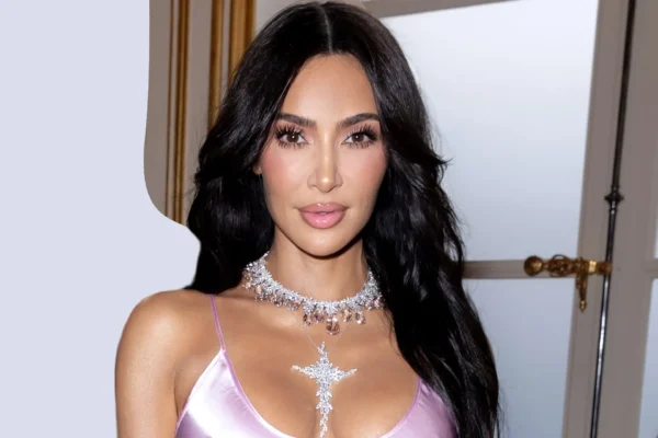 Kim Kardashian presenta un revolucionario y polémico sujetador 