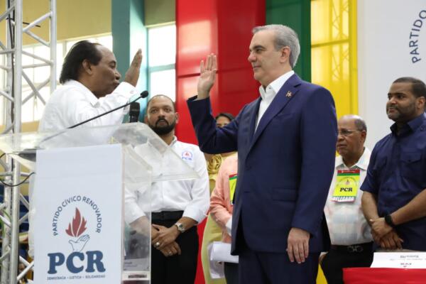 Luis Abinader culminó acto con juramentación