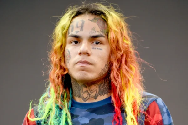 Detienen a Tekashi 69 cuando intentaba salir del país en avión privado
