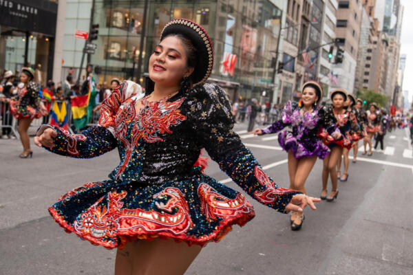 Tradiciones, alegría y color en el Desfile de la Hispanidad en Nueva York