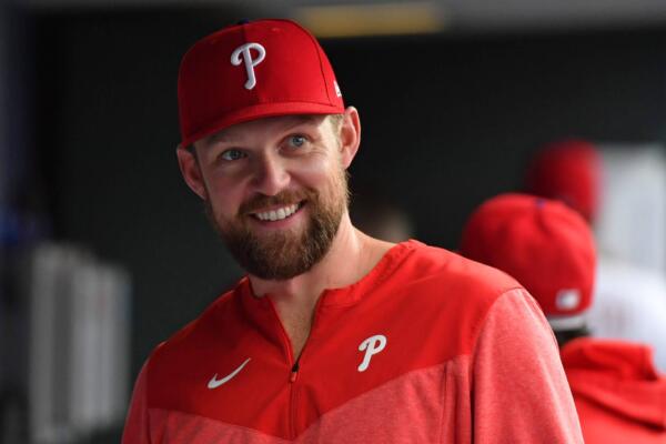 El primera base Rhys Hoskins de retornar a alineación de los Filis sería como emergente