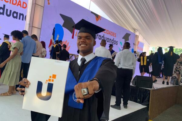 Miguel Alfonseca se graduado de derecho
