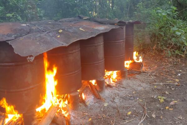 En Monte Plata decomisan más de 3 mil litros de adulteración de clerén