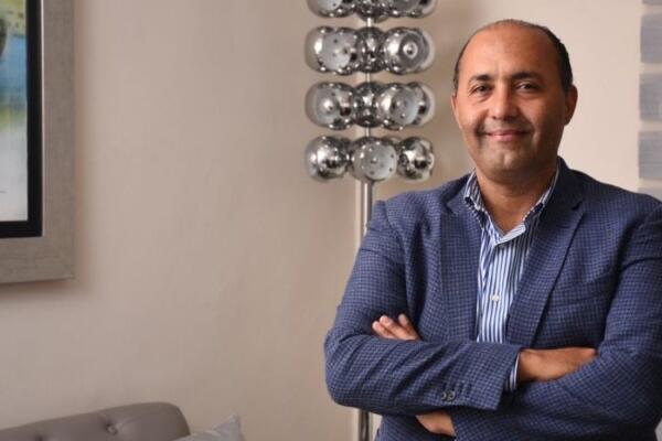 Charles Sánchez llama a candidatos presidenciales a firmar pacto por la movilidad eléctrica en RD