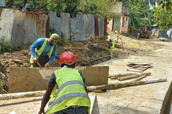 CAASD informa comunitarios de Santo Domingo Norte recibirán más agua y cañadas saneadas