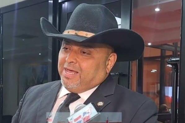Senador Lenín Valdéz se 