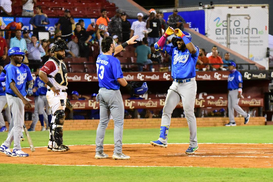 Licey logra primer triunfo impulsado por el bate de Rojas