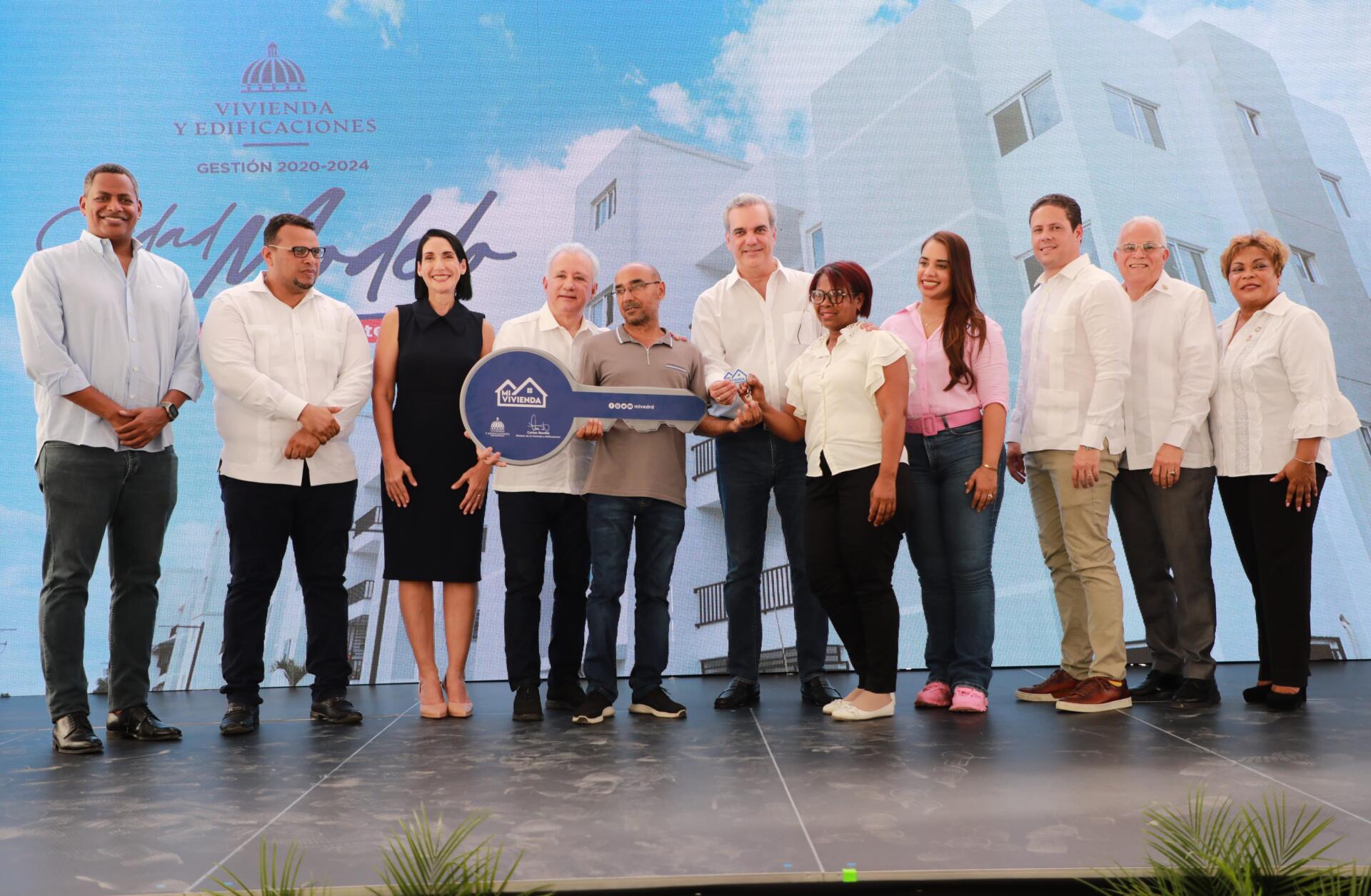 Presidente Abinader entrega 264 apartamentos en Ciudad Modelo