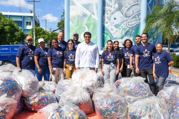 La CAASD recolecta cientos de miles de tapitas de botellas