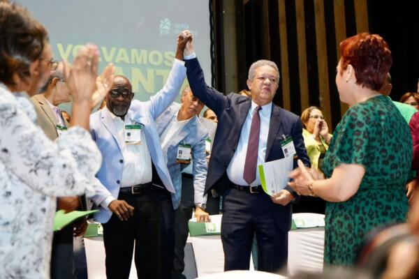 El partido Fuerza del Pueblo aprobó varias propuestas, entre las que se encuentran la candidatura a la Presidencia de la República.
