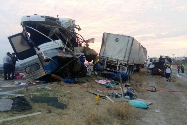 Más de 30 muertos en Egipto en accidente de tráfico masivo: Fuente externa 