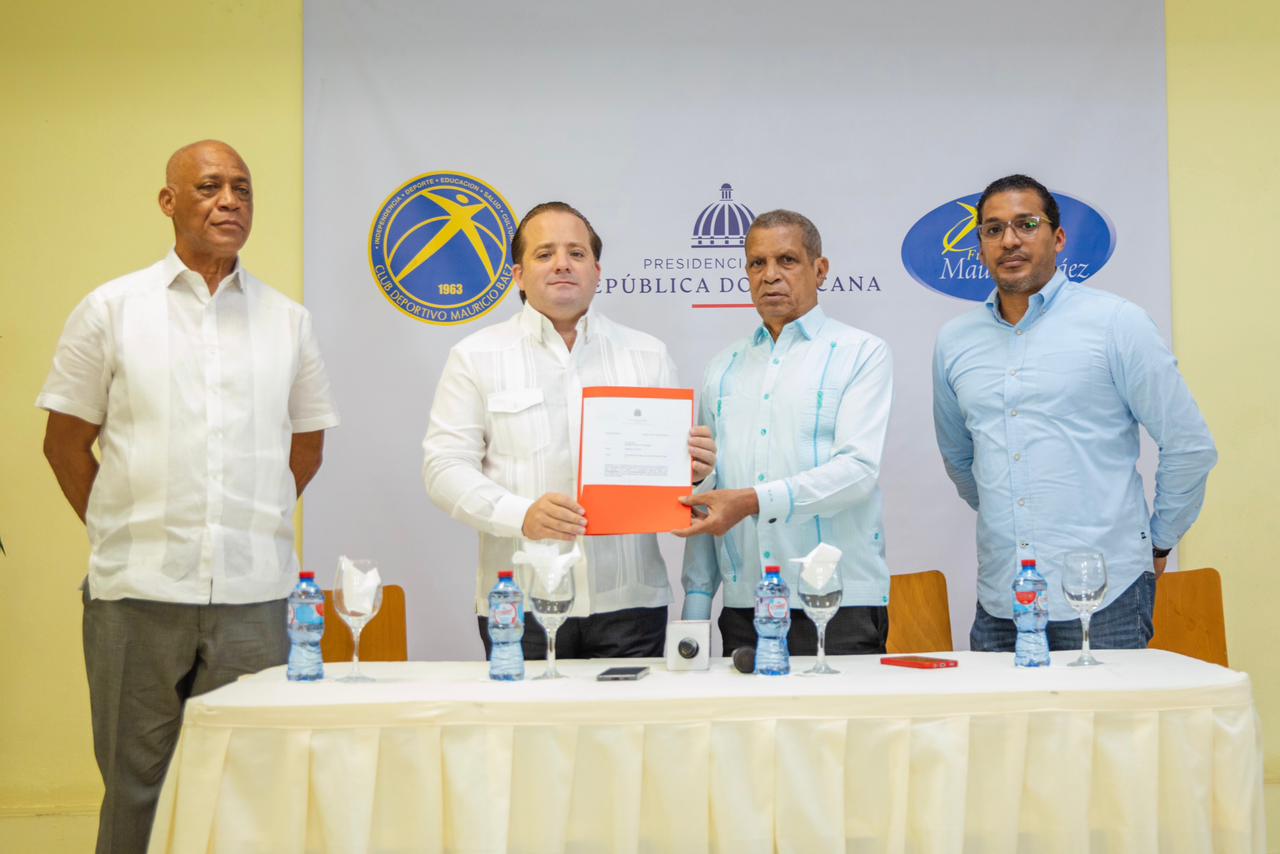 Ministro José Paliza entrega 20 MM para remodelación del Centro Cultural Mauricio Báez