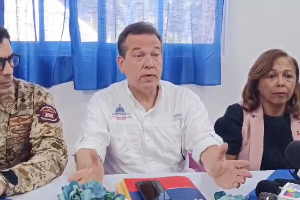 Autoridades del gobierno llegan a Dajabón y se reúnen con comerciantes 