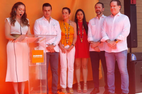 Apertura del Restaurante 'Popeyes' en República Dominicana.