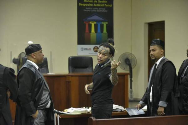 Tekashi en la Fiscalía de La Vega.