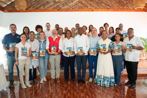 Guía ecoturística, Personalidades, autoridades y comunicadores asistentes al lanzamiento de la guía ecoturística de Pedernales