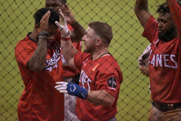 Leones del Escogido estropean debut de Tony Peña