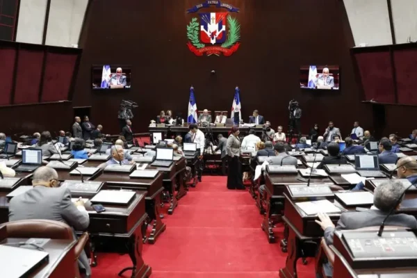 Diputados aprueban dos préstamos por 430 millones de dólares sin el respaldo de la oposición