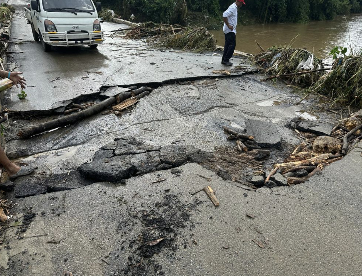 Carretera de Manoguayabo afectada por lluvias. Foto: fuente externa