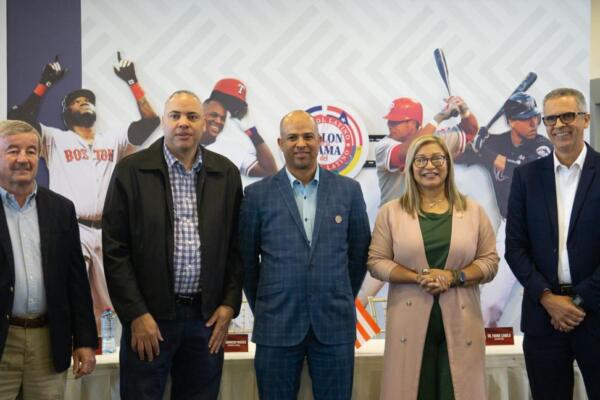 La conferencia de prensa con los detalles de la exaltación al salón de la fama béisbol latino fue realizada en el Quisqueya Juan Marichal.