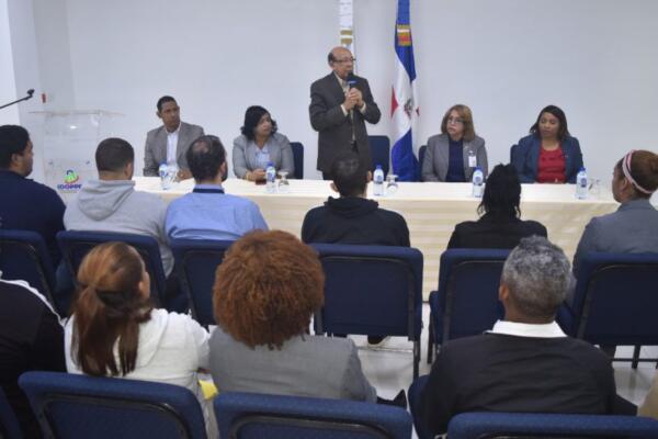 Director de IDOPPRIL conversa con empresarios del norte.
Foto: fuente externa