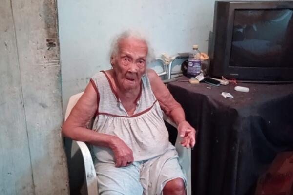 Foto de Digna Alcántara, envejeciente que pide ayuda. (CDN digital) 
