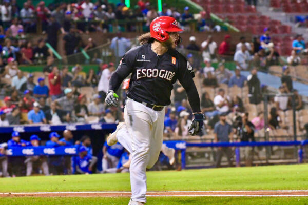 Leones dan paliza a los Tigres en partido de 11 carreras para los rojos