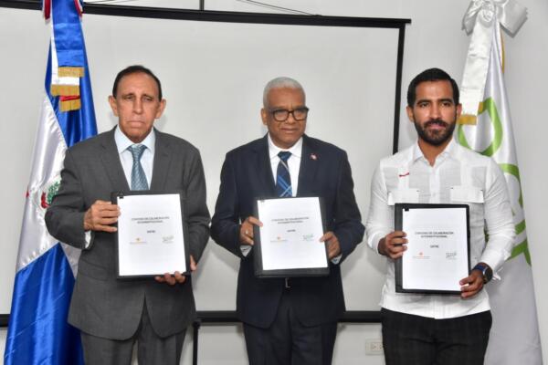 Félix Antonio Cruz Jiminián, Juan Rosa y Luis Antonio Camacho. Foto fuente externa.