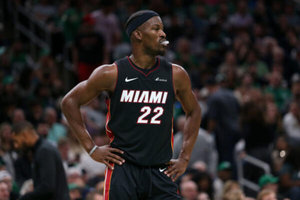 Miami con siete victorias seguidas en gran noche de Butler