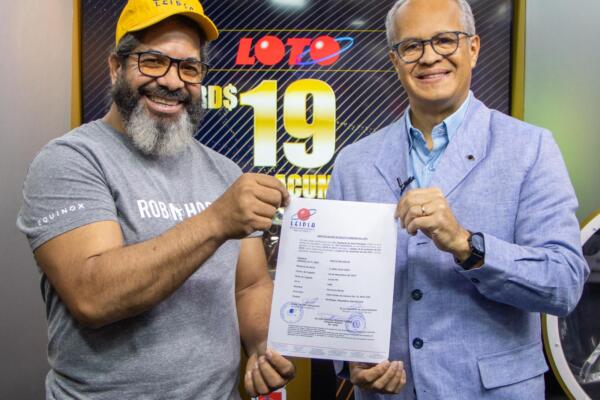 Rigoberto de Jesús Rodriguez ganador del sorteo de LEIDSA. / Fuente interna.