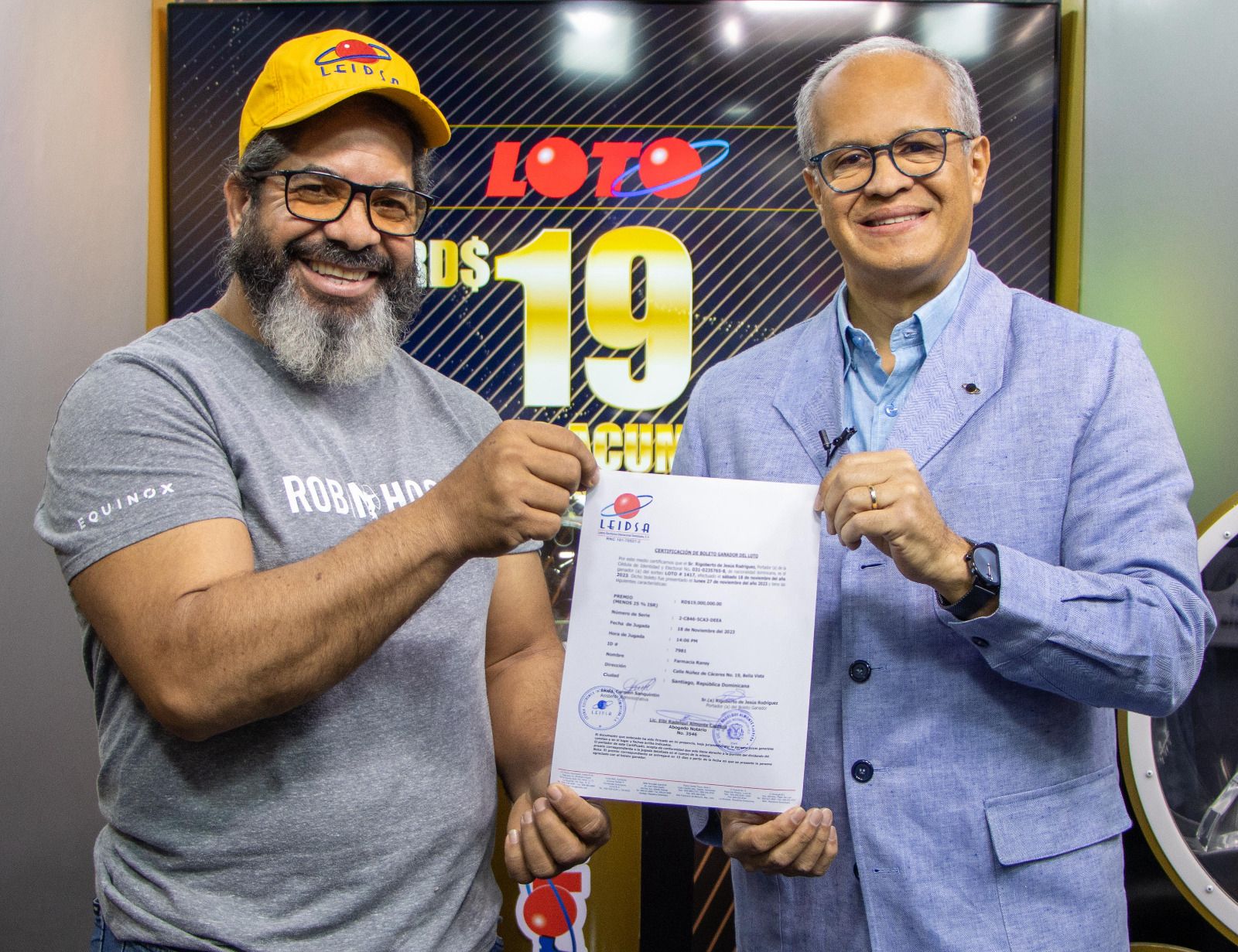 LEIDSA entrega certificado a operador de equipos pesados que ganó RD$19 MM