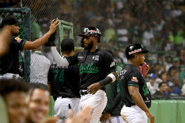 Estrellas vencen a los Tigres en doble cartelera del miércoles 3-2 y 8-4 