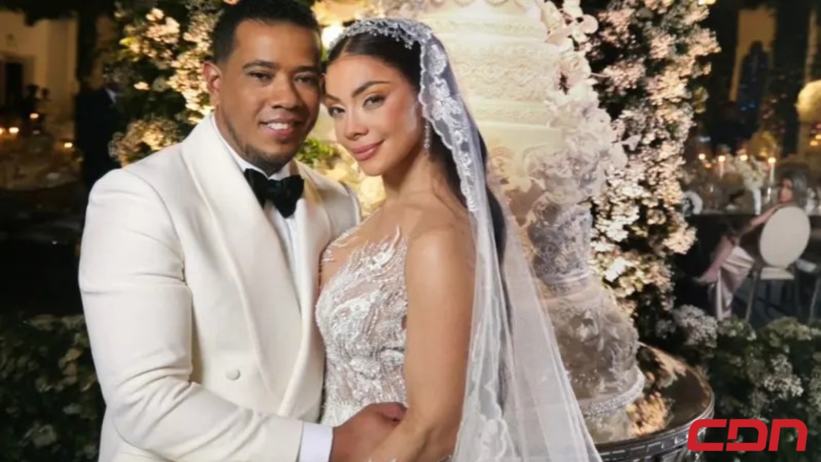 Un romance que resplandece: Eury Matos y La Materialista se casan