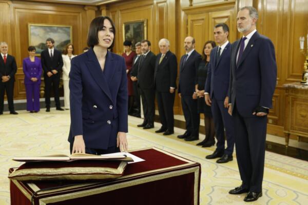 Funcionarios ante el rey Felipe VI. Foto: fuente externa.