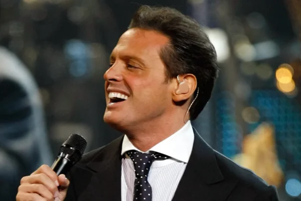 Luis Miguel artista mexicano de pop latino, bolero y mariachi. Foto: Fuente extena