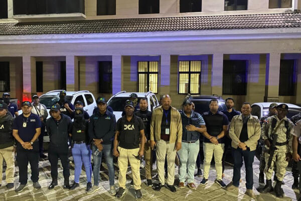 Fiscales nacionales e internacionales que participaron de allanamiento 
Foto: MP