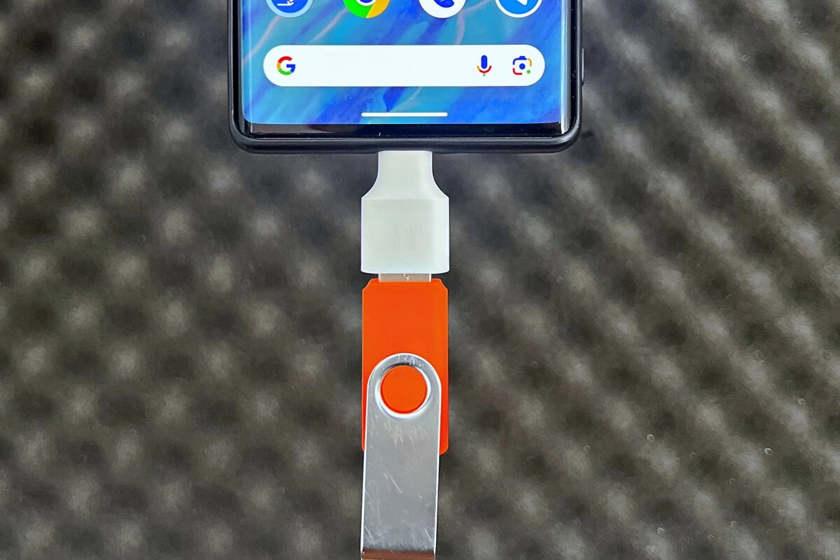 Multiplica por dos el almacenamiento de tu móvil con un pendrive USB