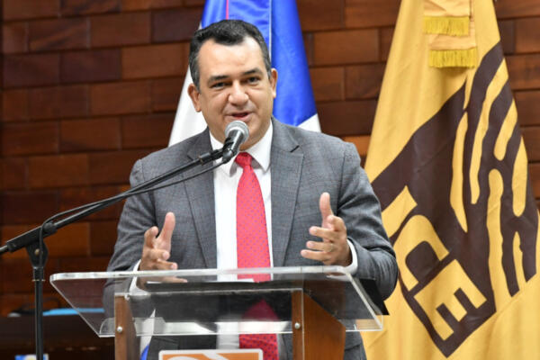 Presidente JCE desmiente “reunión clandestina” con funcionarios del Gobierno