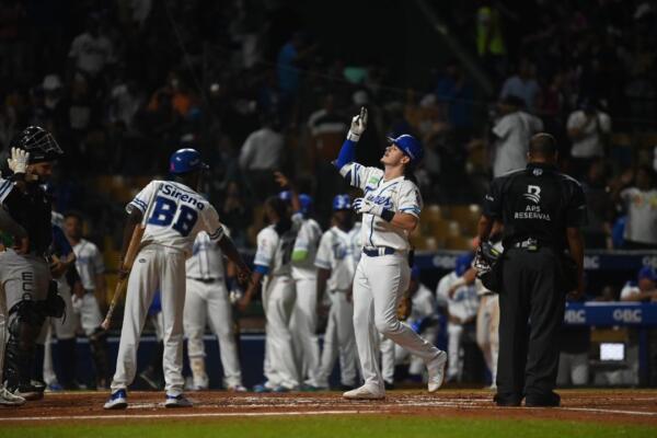 Ryan Fitzgerald conectó jonrón en triunfo de las Estrellas frente a los Tigres del Licey