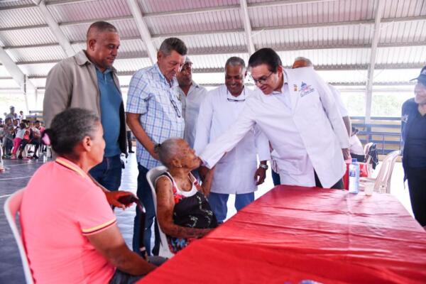 Salud Pública asiste a familias afectadas por las lluvias. (CDNdigital).