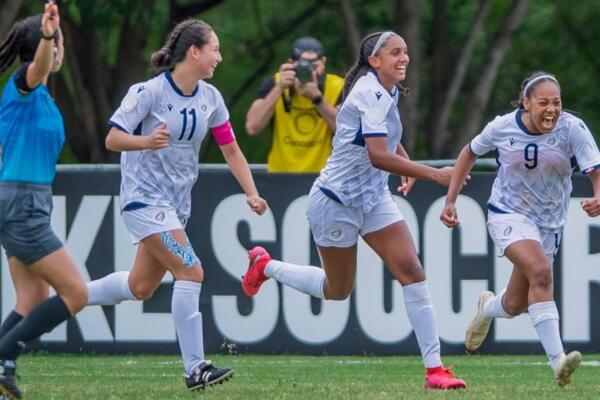 Selección femenina de fútbol
