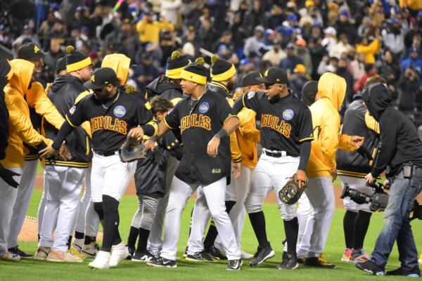Águilas derrotan al Licey en Serie de Titanes