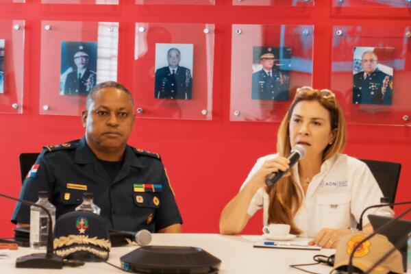 Representantes del Cuerpo de Bomberos del Distrito Nacional, las Edes, el Ejército Nacional, la Superintendencia de Electricidad y la Defensa Civil,